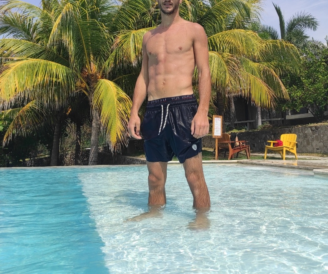 Profil de Radhouan, 33 ans, Trav à McKellar