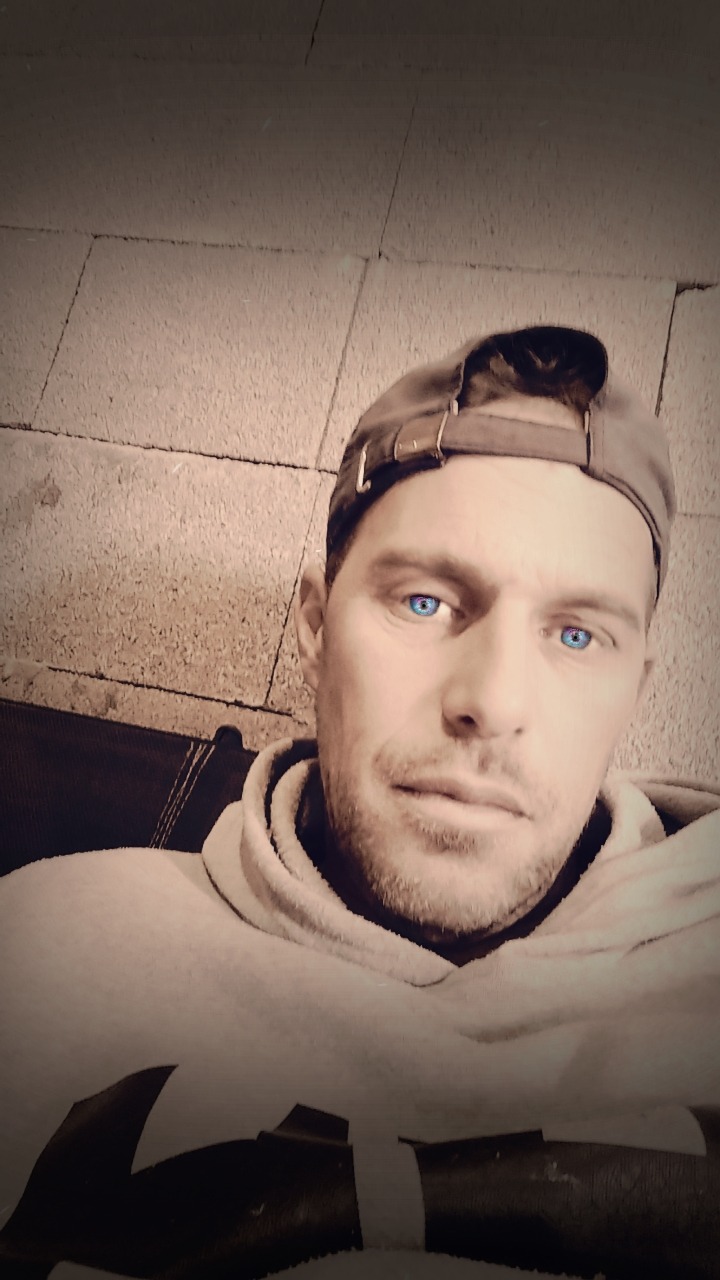 Profil de Larbi, 45 ans, Trav à Shefford